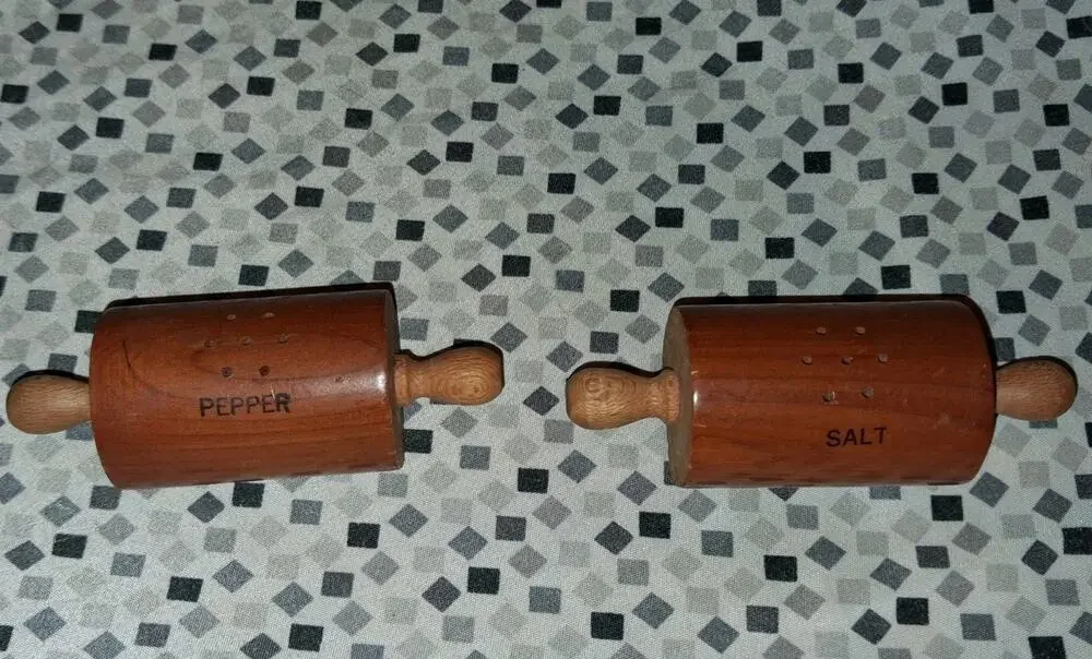 Vintage Wooden Rolling Pins Salt & Pepper Shakers Michigan
